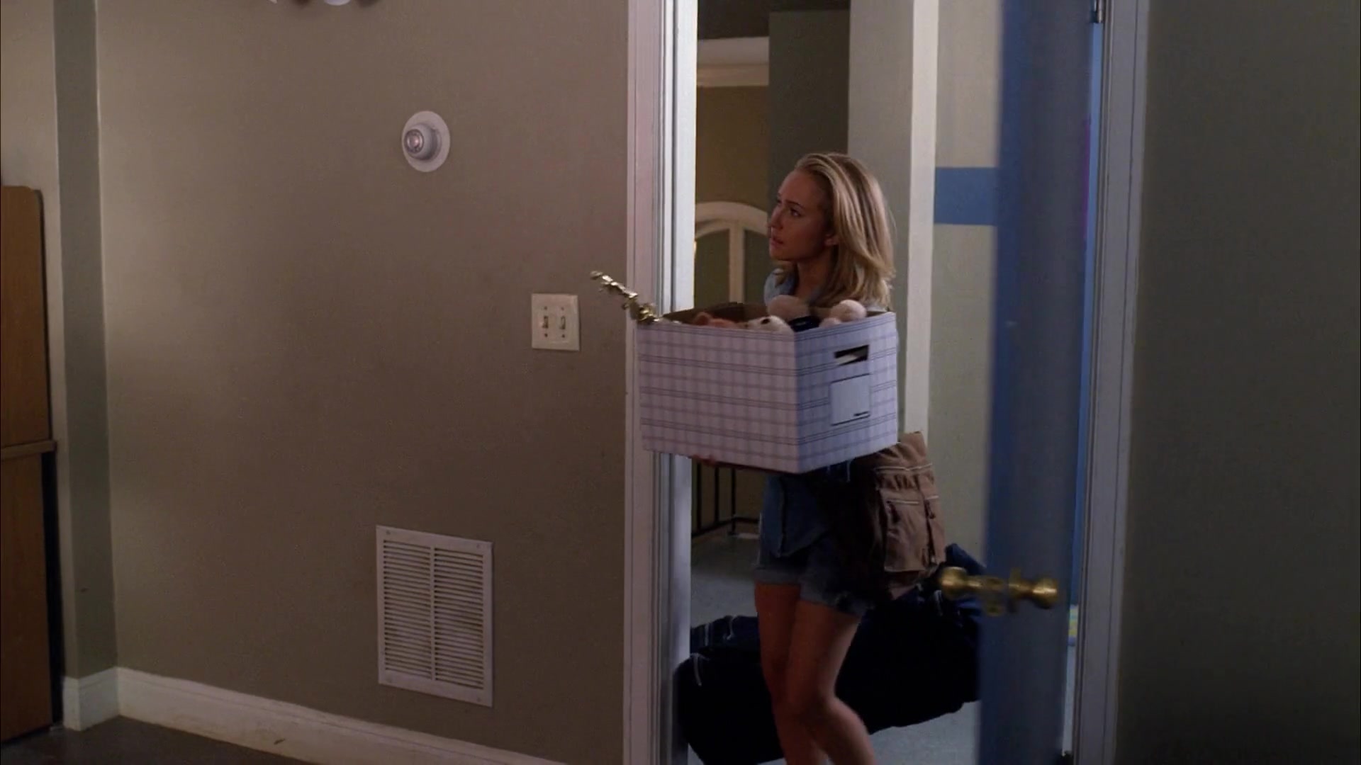 Heroes_S04E01E02_1080p_00564.jpg Heroes_S04E01E02_1080p_00564.jpg