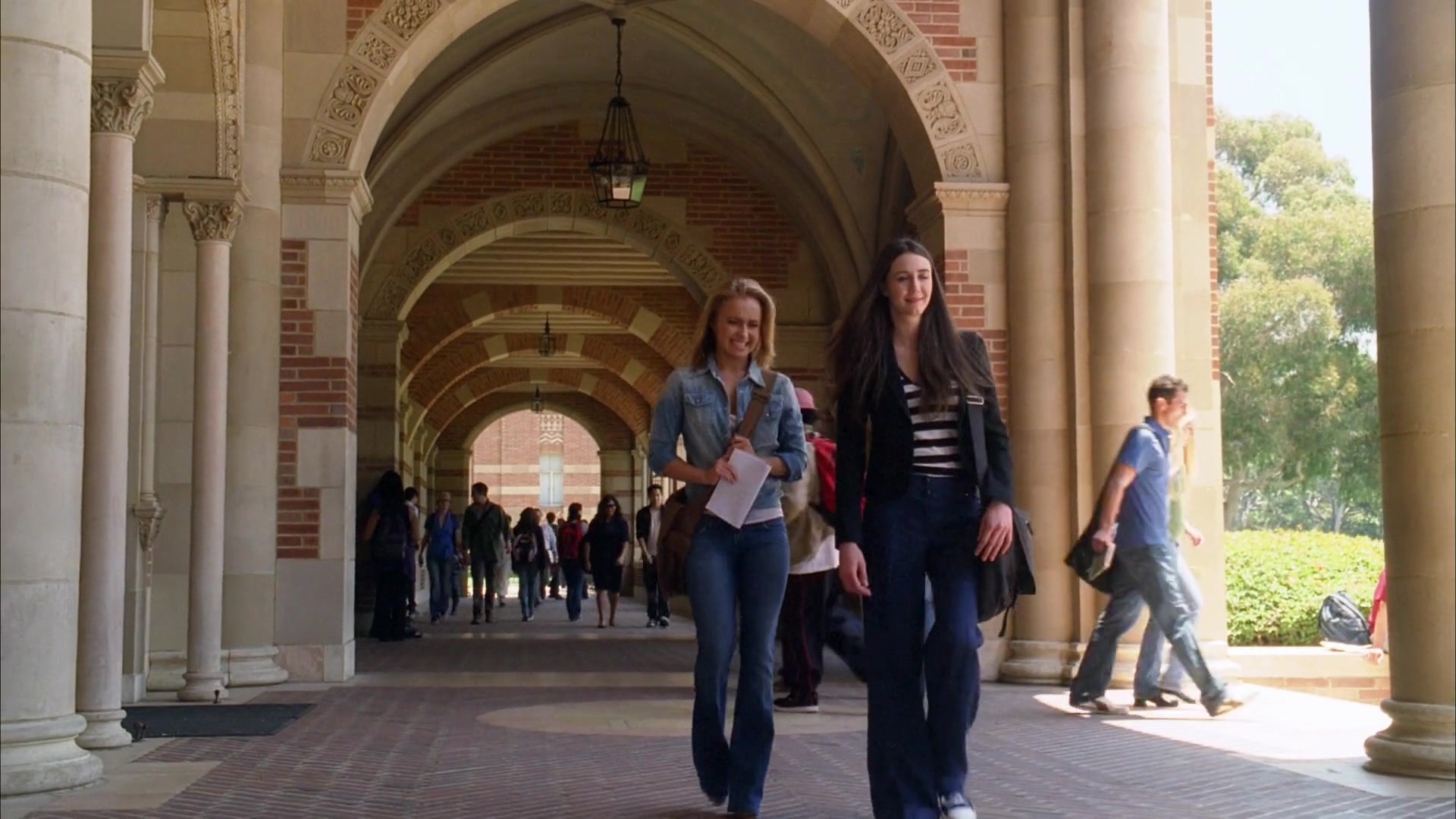 Heroes_S04E01E02_1080p_02899.jpg Heroes_S04E01E02_1080p_02899.jpg