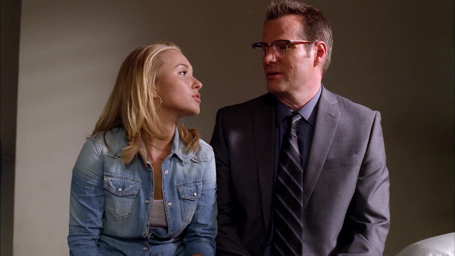Heroes_S04E01E02_1080p_04303.jpg Heroes_S04E01E02_1080p_04303.jpg