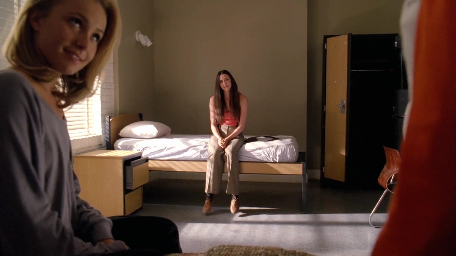 Heroes_S04E01E02_1080p_09453.jpg Heroes_S04E01E02_1080p_09453.jpg