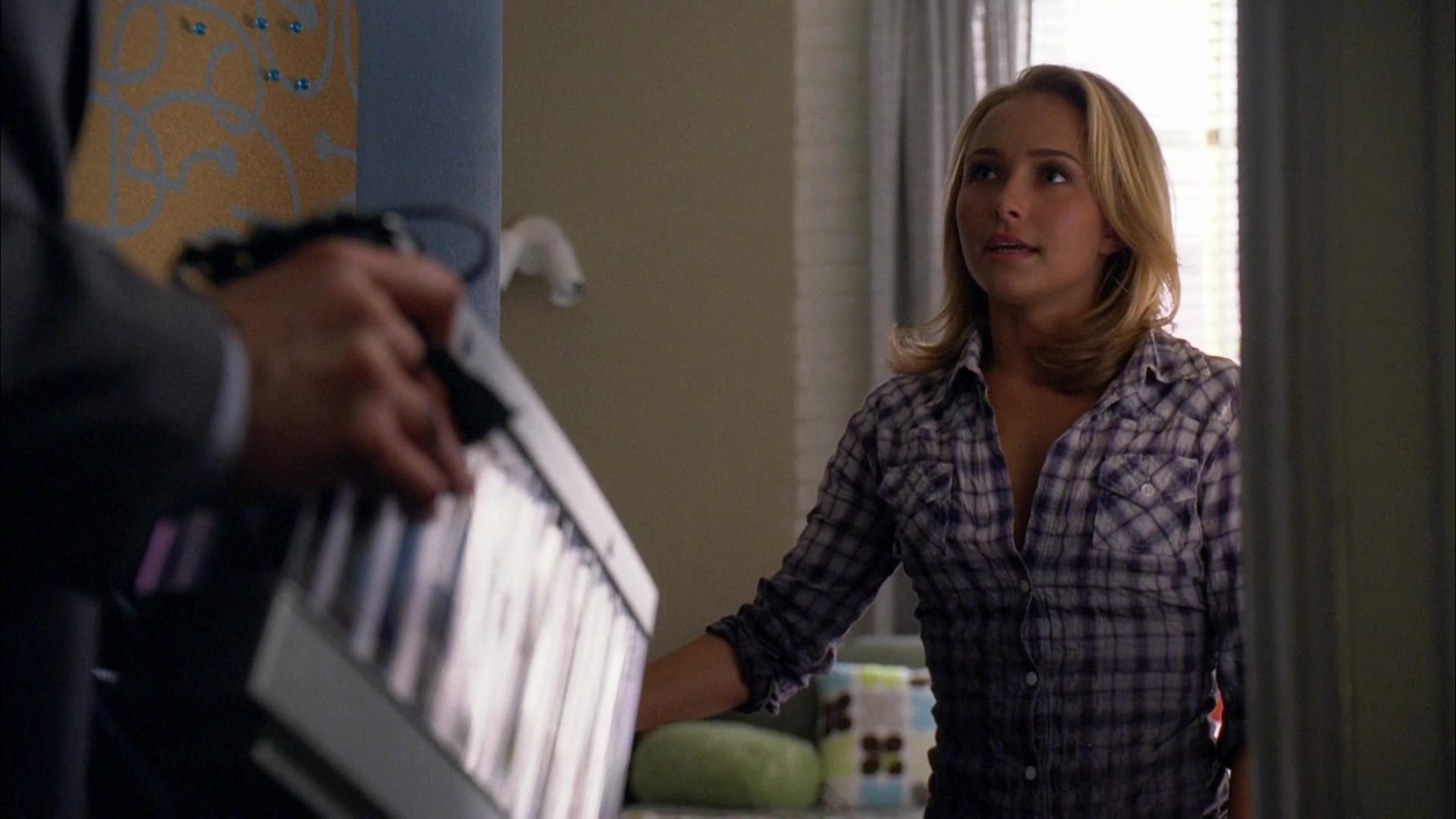 Heroes_S04E03_1080p_1504.jpg
