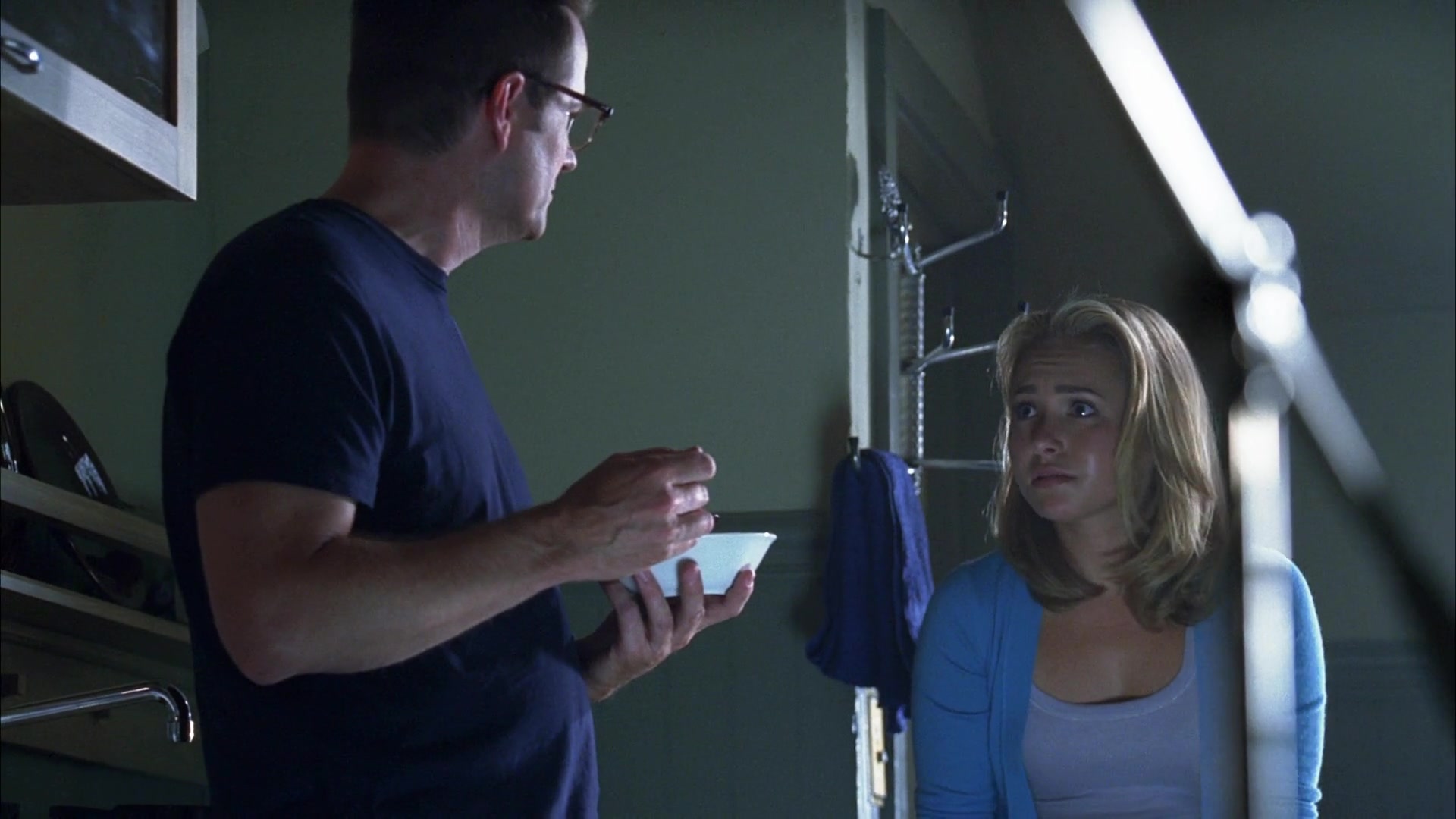 Heroes_S04E03_1080p_2459.jpg