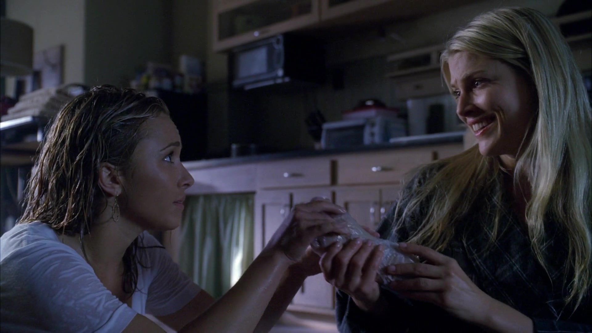 Heroes_S04E09_1080p_2355.jpg