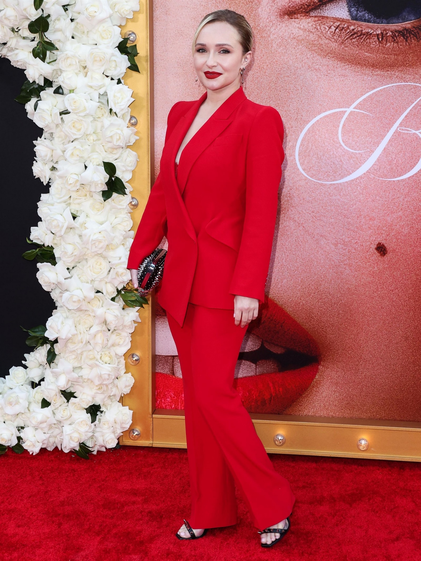 LAPremiere_Blonde_Hollywood_September_2022_282929.jpg