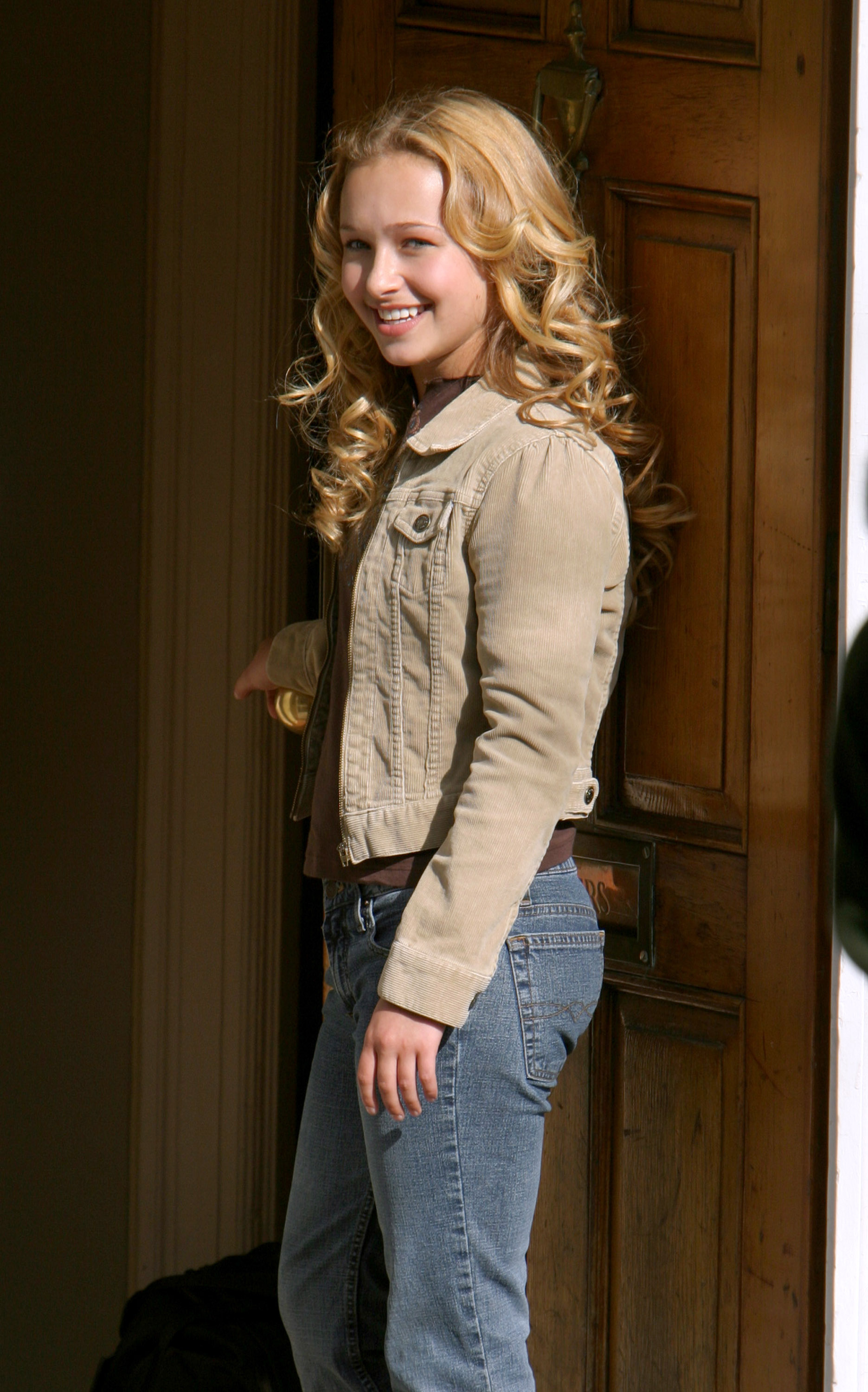 RaisingHelen_OnSet_April2003_28329.jpg RaisingHelen_OnSet_April2003_28329.jpg
