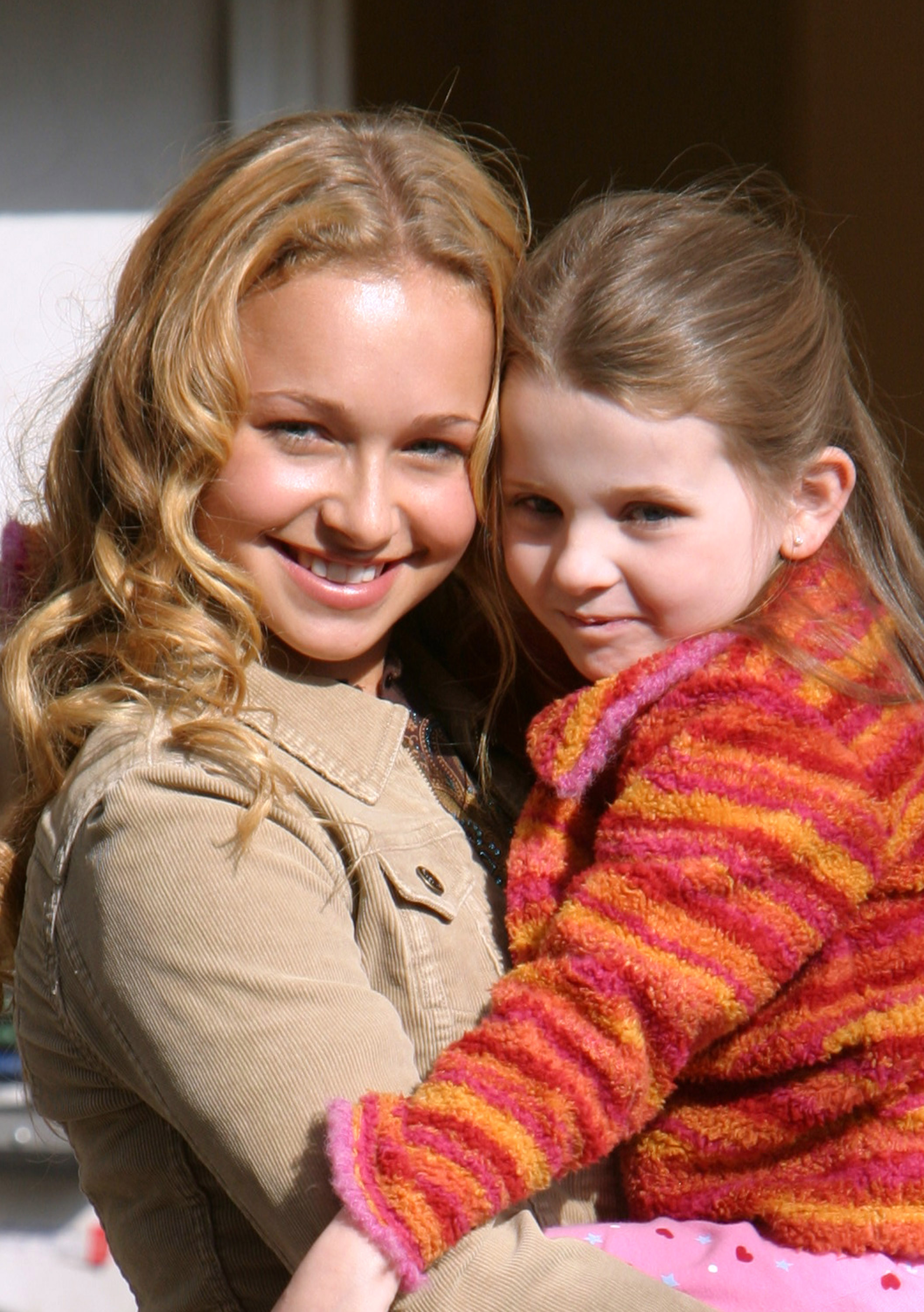RaisingHelen_OnSet_April2003_28929.jpg