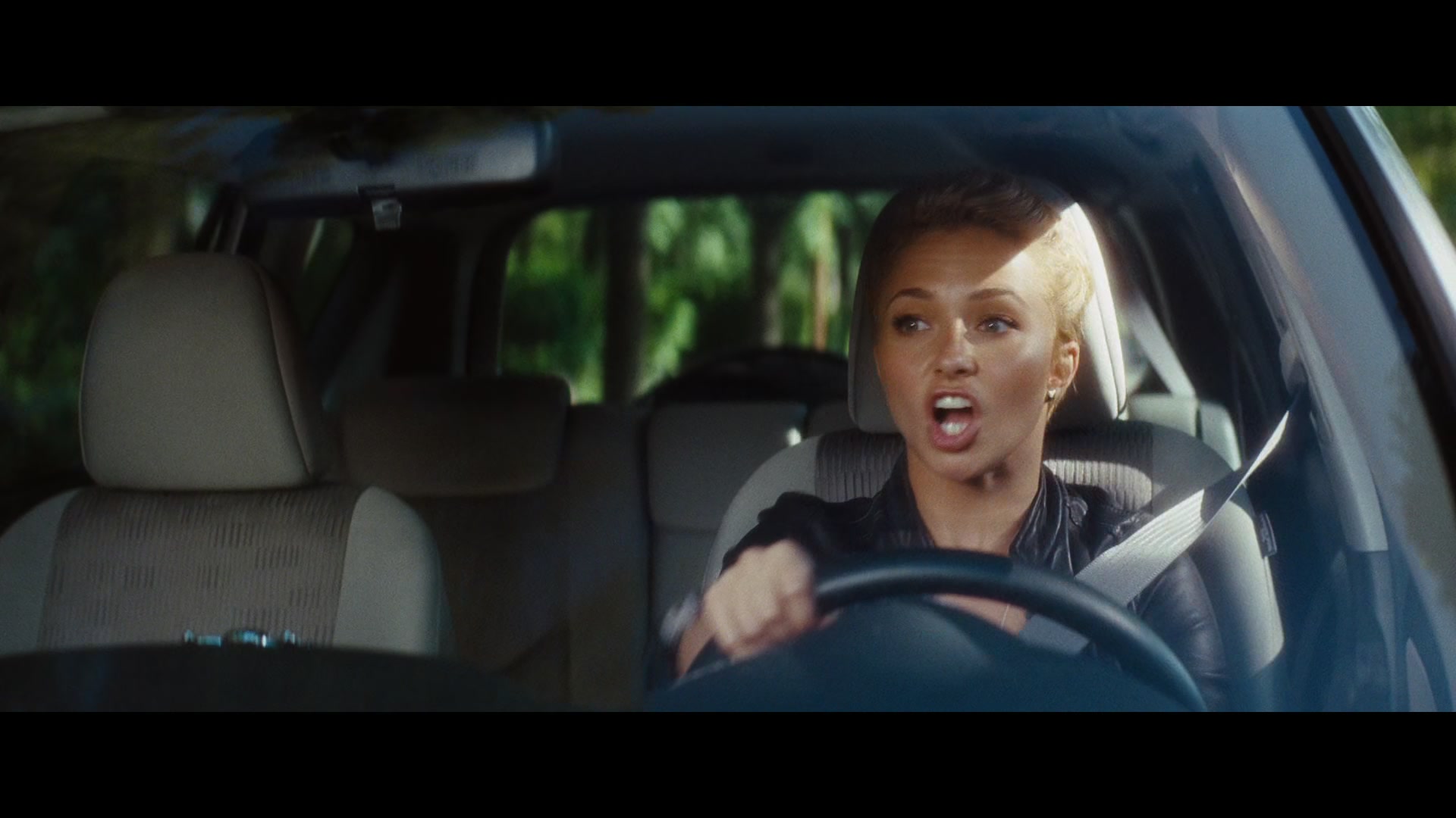 Scream_4_2011_1080p_01849~0.jpg