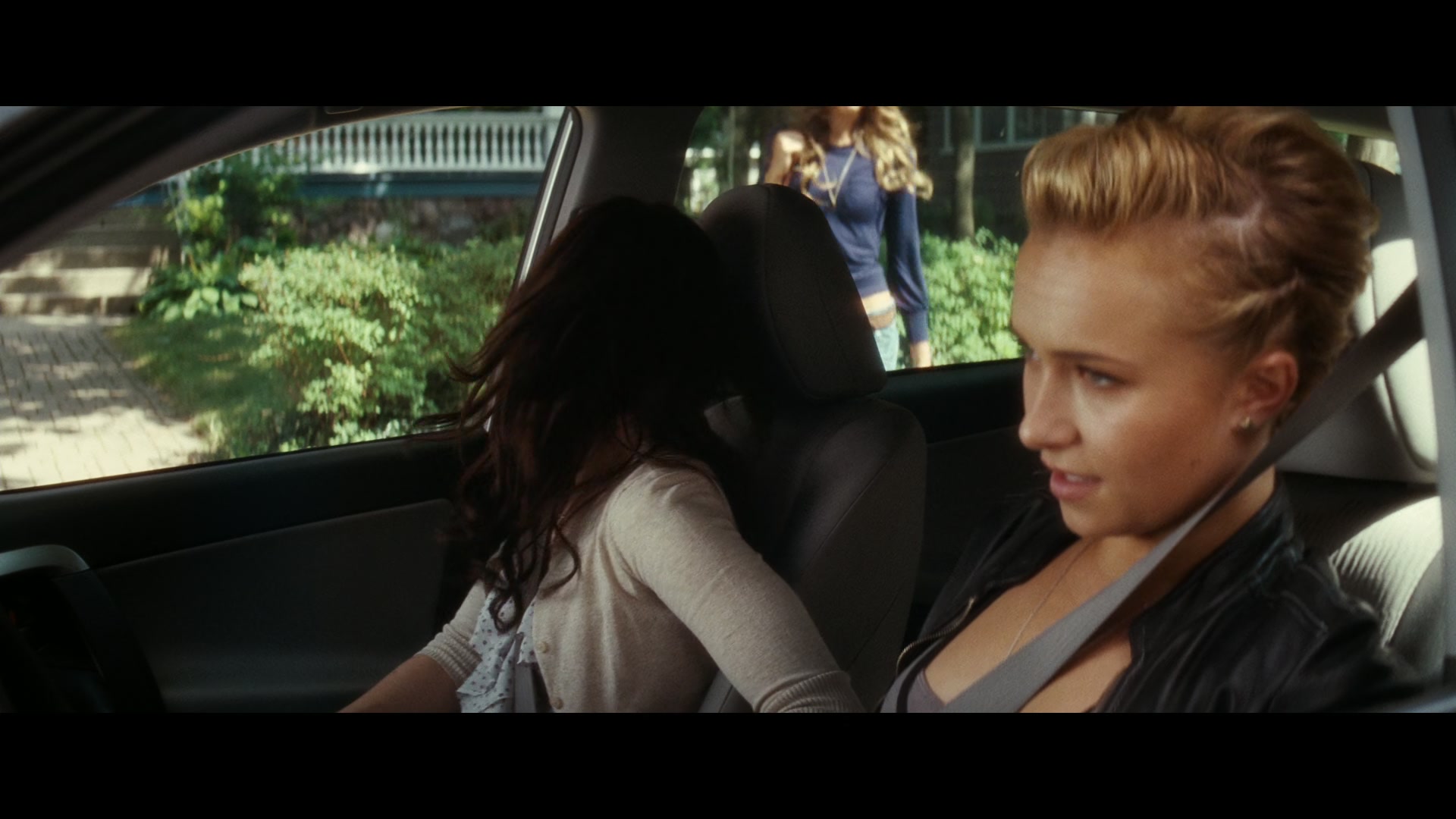 Scream_4_2011_1080p_01942~0.jpg