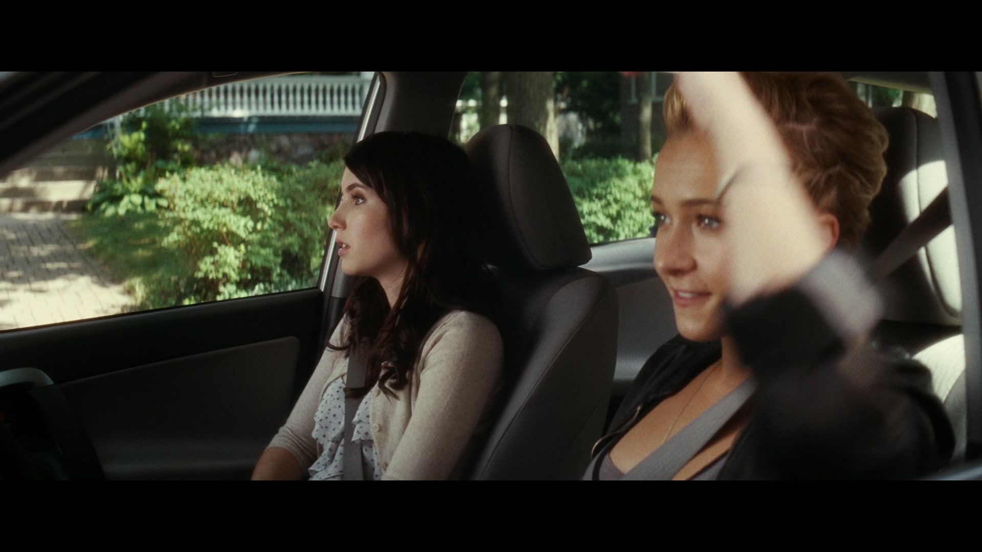 Scream_4_2011_1080p_01947~0.jpg
