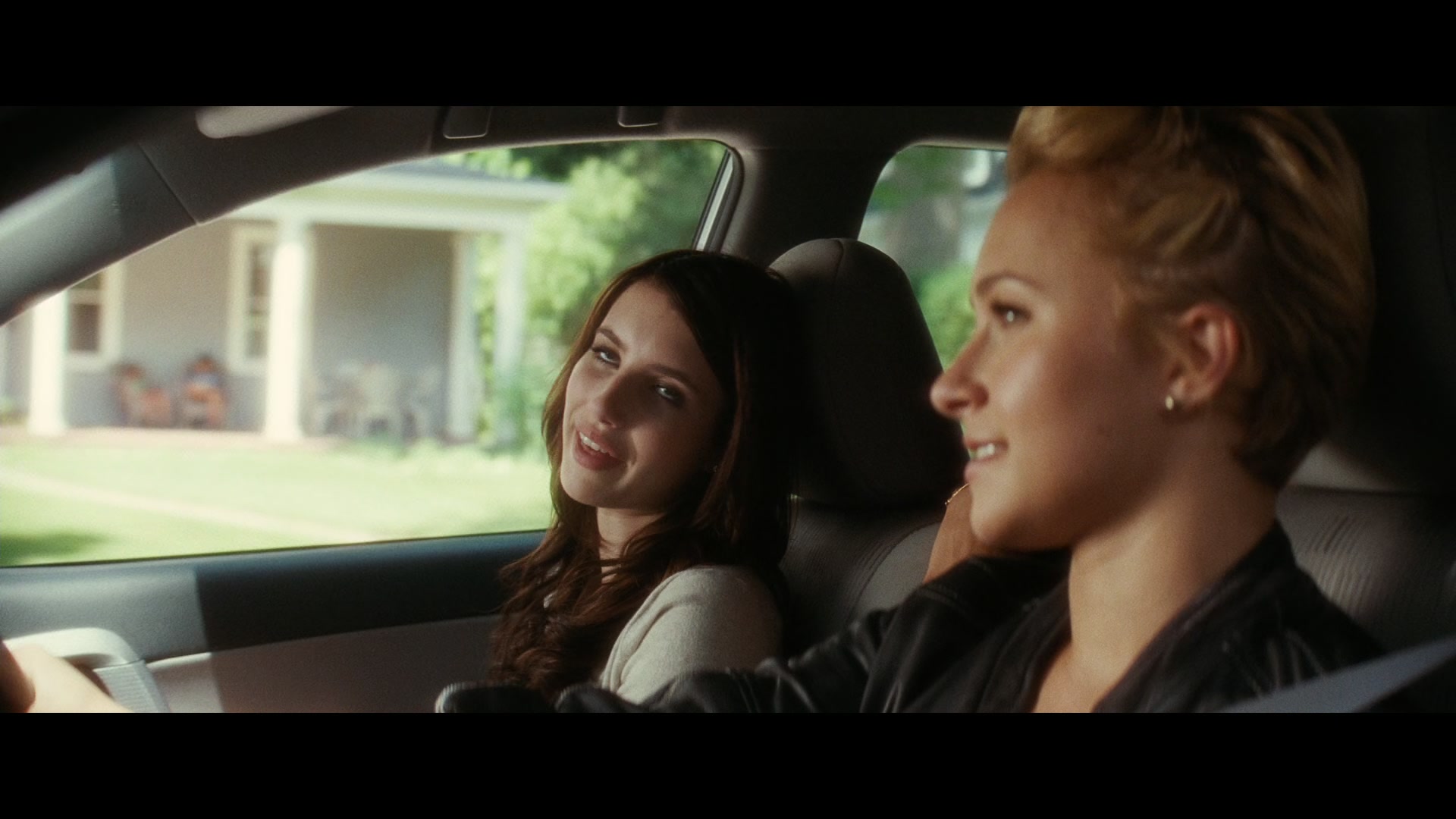 Scream_4_2011_1080p_02027~0.jpg