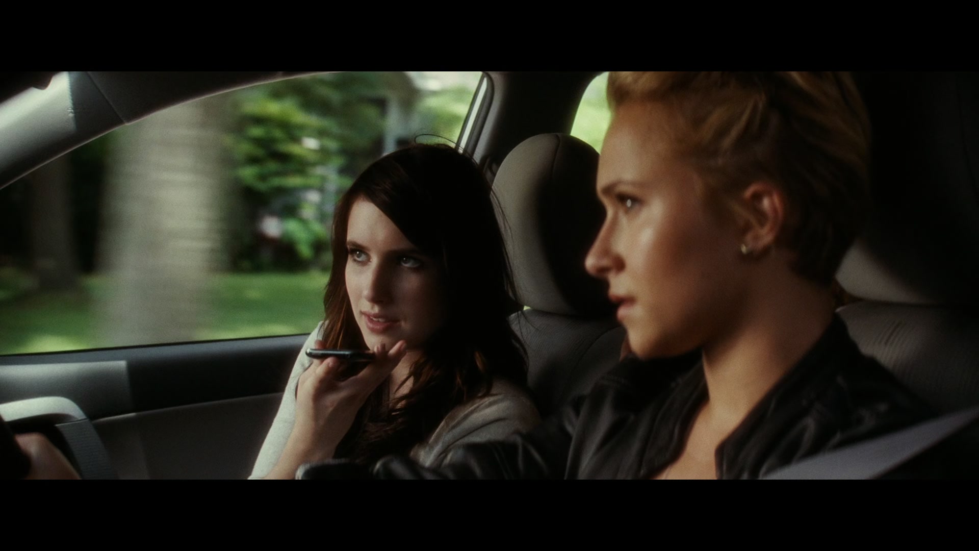 Scream_4_2011_1080p_02097~0.jpg