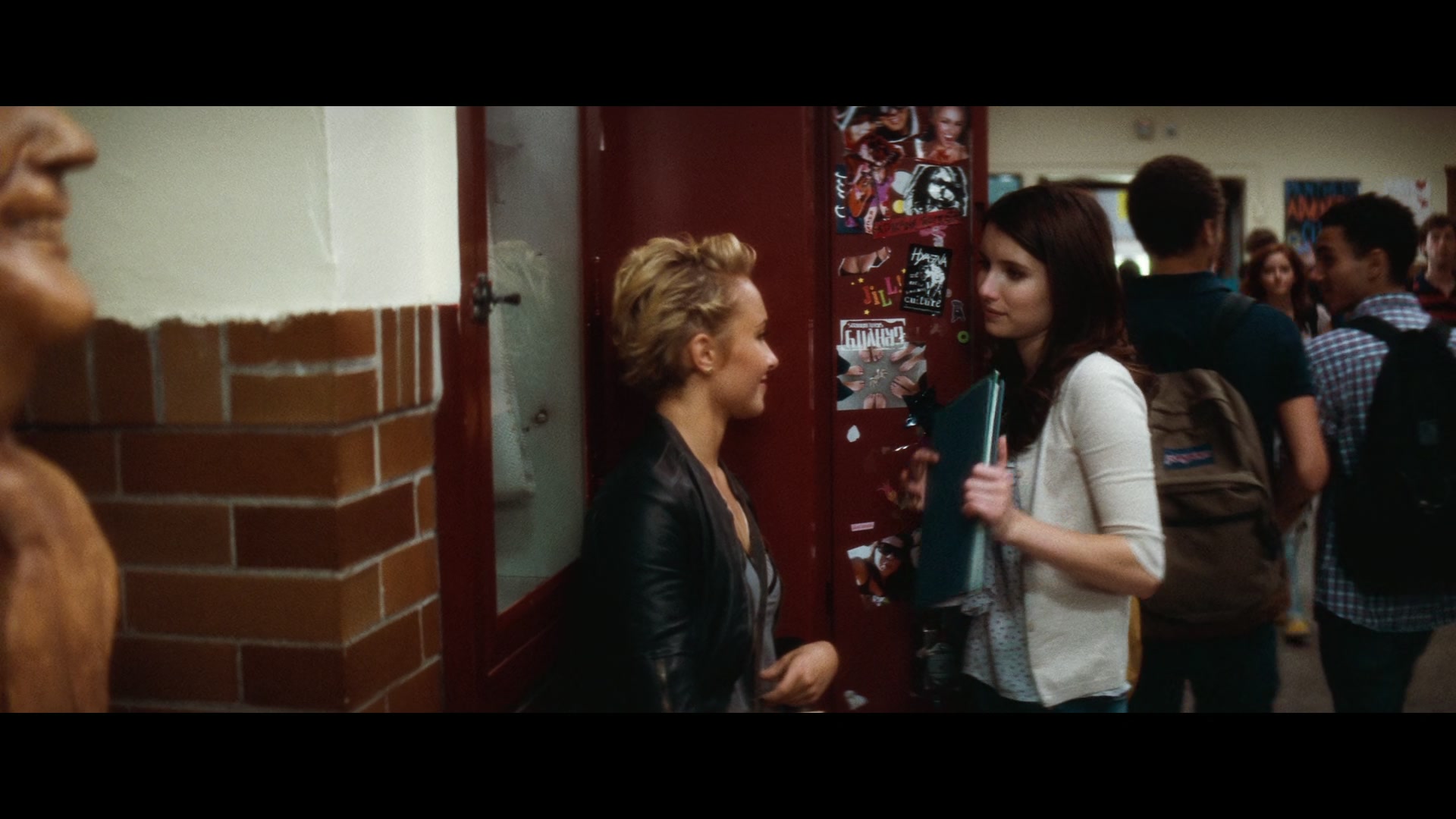 Scream_4_2011_1080p_02616~0.jpg