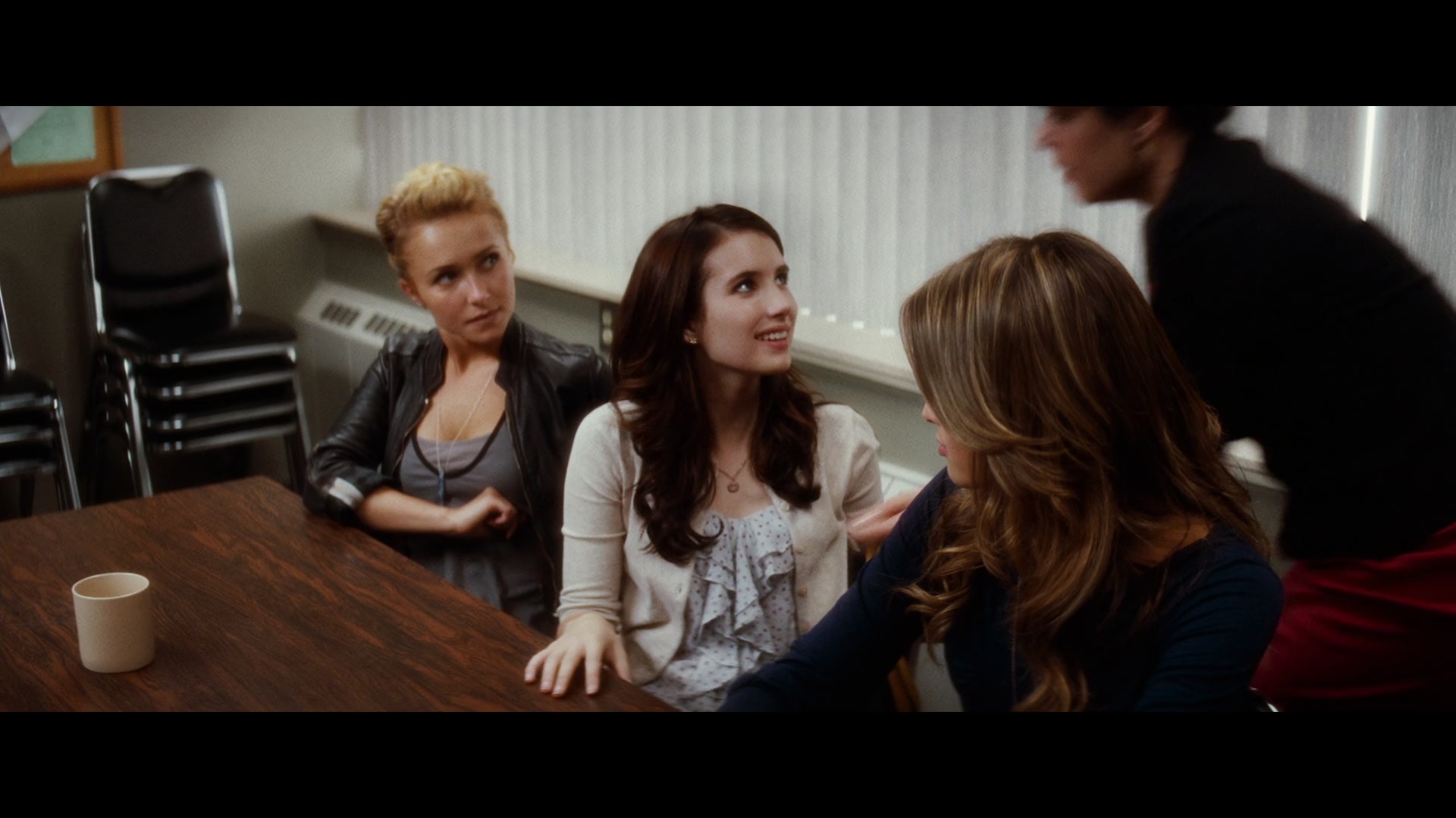 Scream_4_2011_1080p_03582~0.jpg
