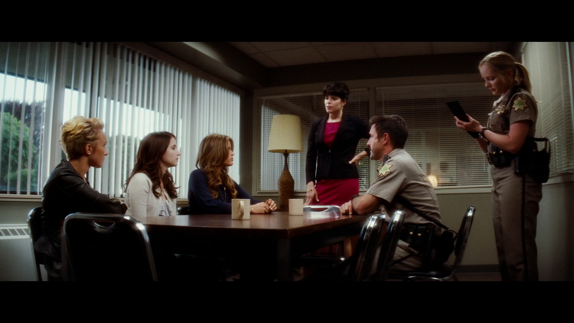 Scream_4_2011_1080p_03617~0.jpg
