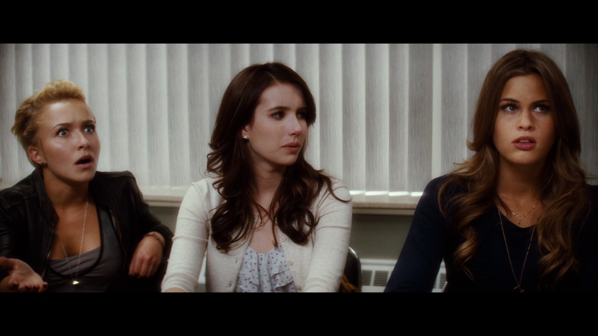 Scream_4_2011_1080p_03655~0.jpg