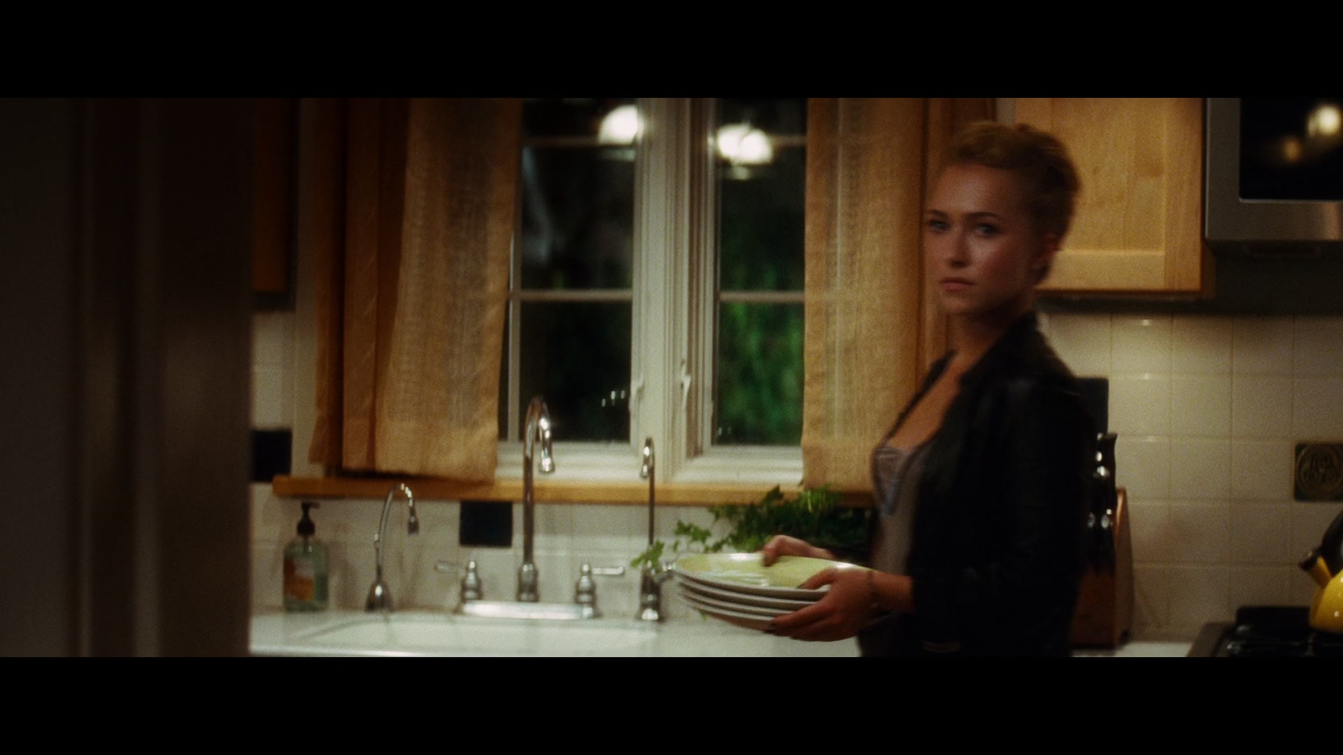 Scream_4_2011_1080p_03906~0.jpg
