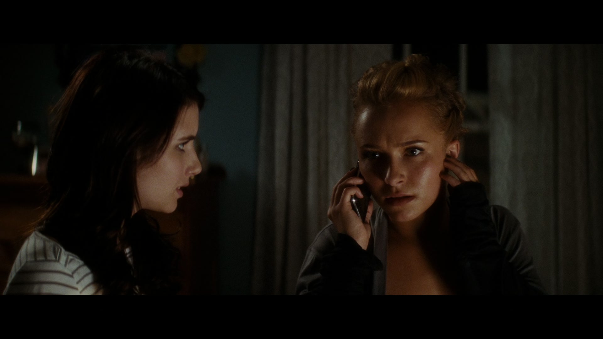Scream_4_2011_1080p_04975~0.jpg Scream_4_2011_1080p_04975~0.jpg