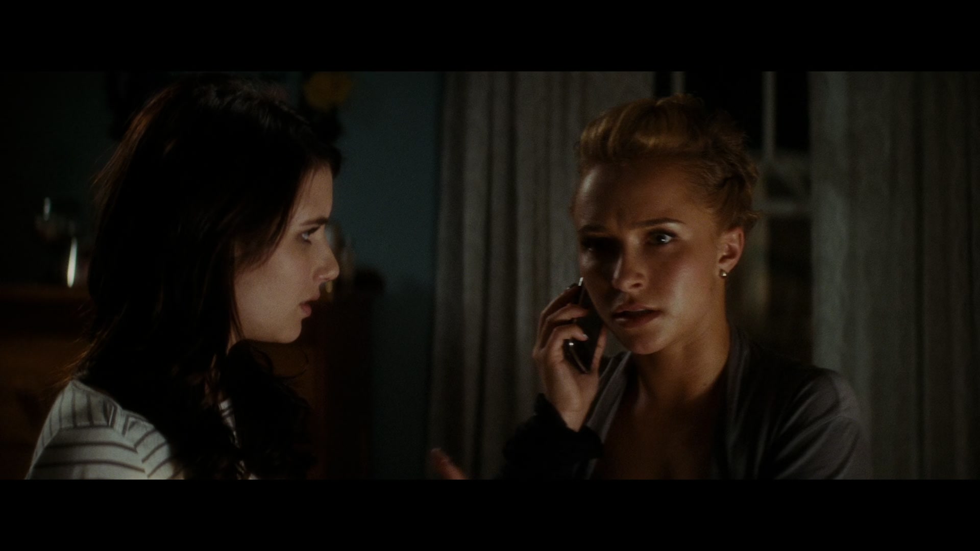 Scream_4_2011_1080p_04977~0.jpg