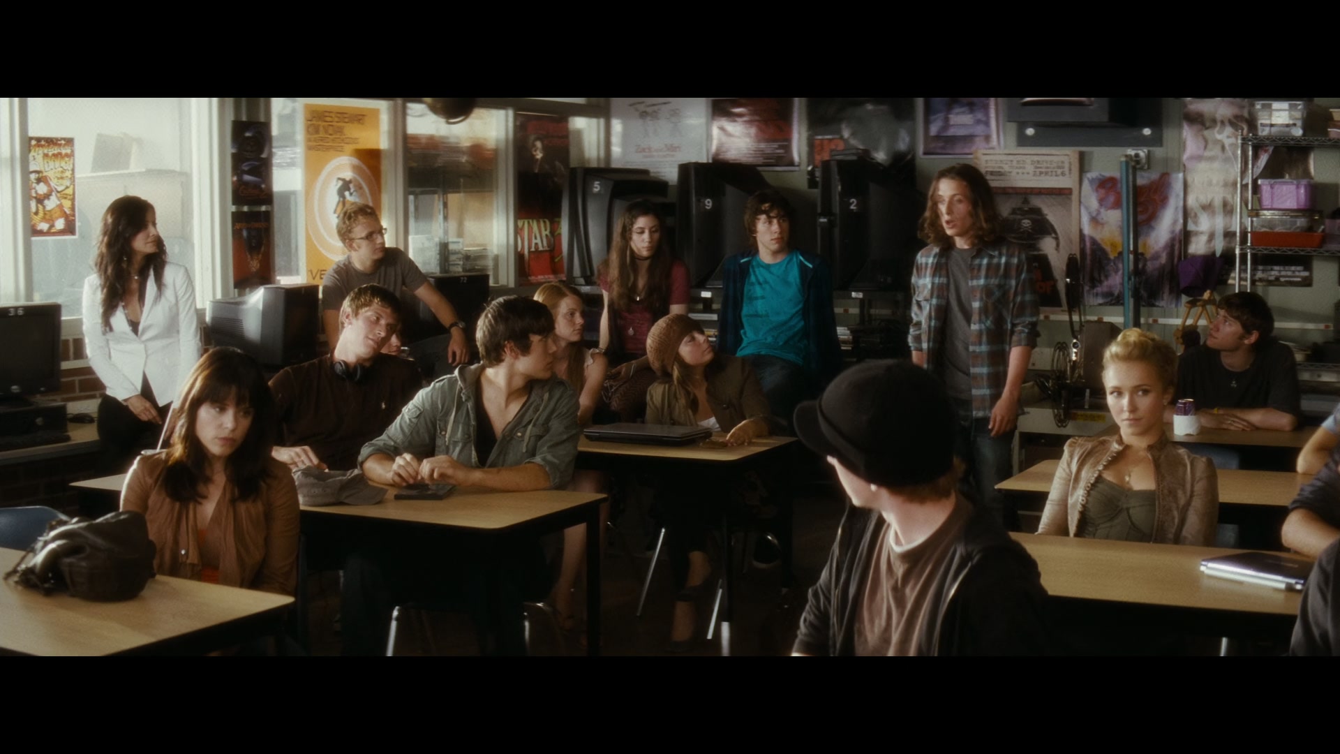 Scream_4_2011_1080p_07049~0.jpg Scream_4_2011_1080p_07049~0.jpg