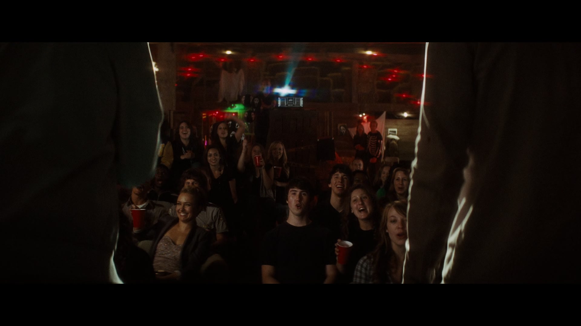 Scream_4_2011_1080p_08040~0.jpg