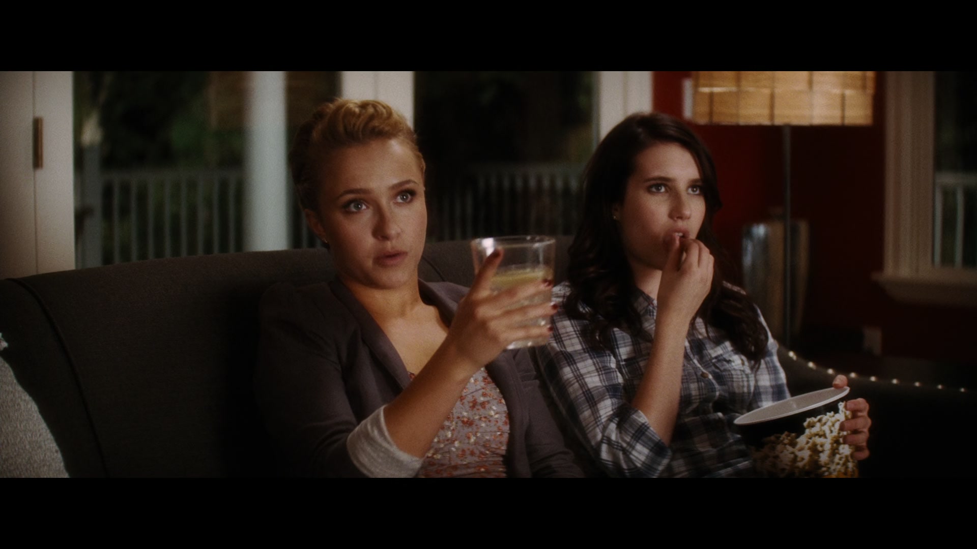 Scream_4_2011_1080p_10273~0.jpg Scream_4_2011_1080p_10273~0.jpg