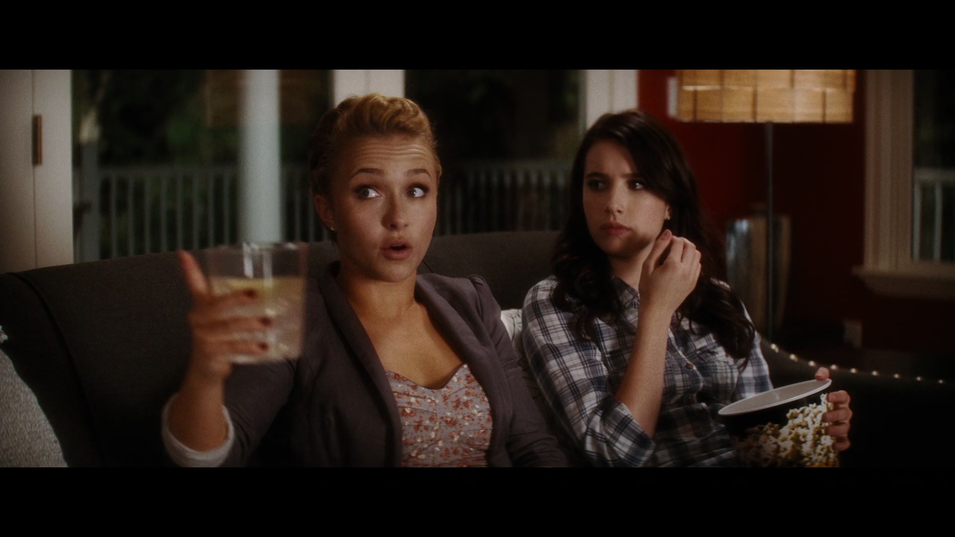 Scream_4_2011_1080p_10277~0.jpg Scream_4_2011_1080p_10277~0.jpg