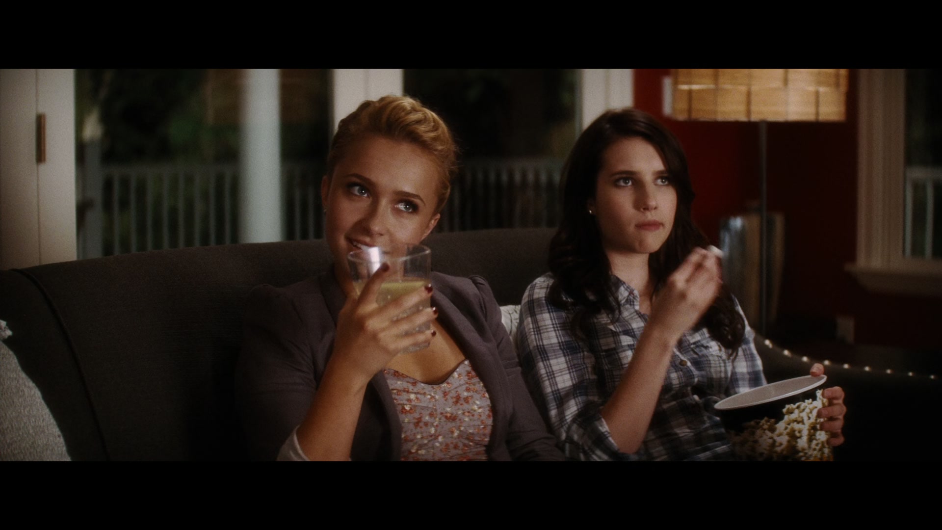 Scream_4_2011_1080p_10287~0.jpg