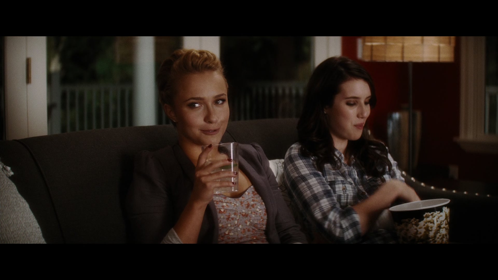 Scream_4_2011_1080p_10363~0.jpg
