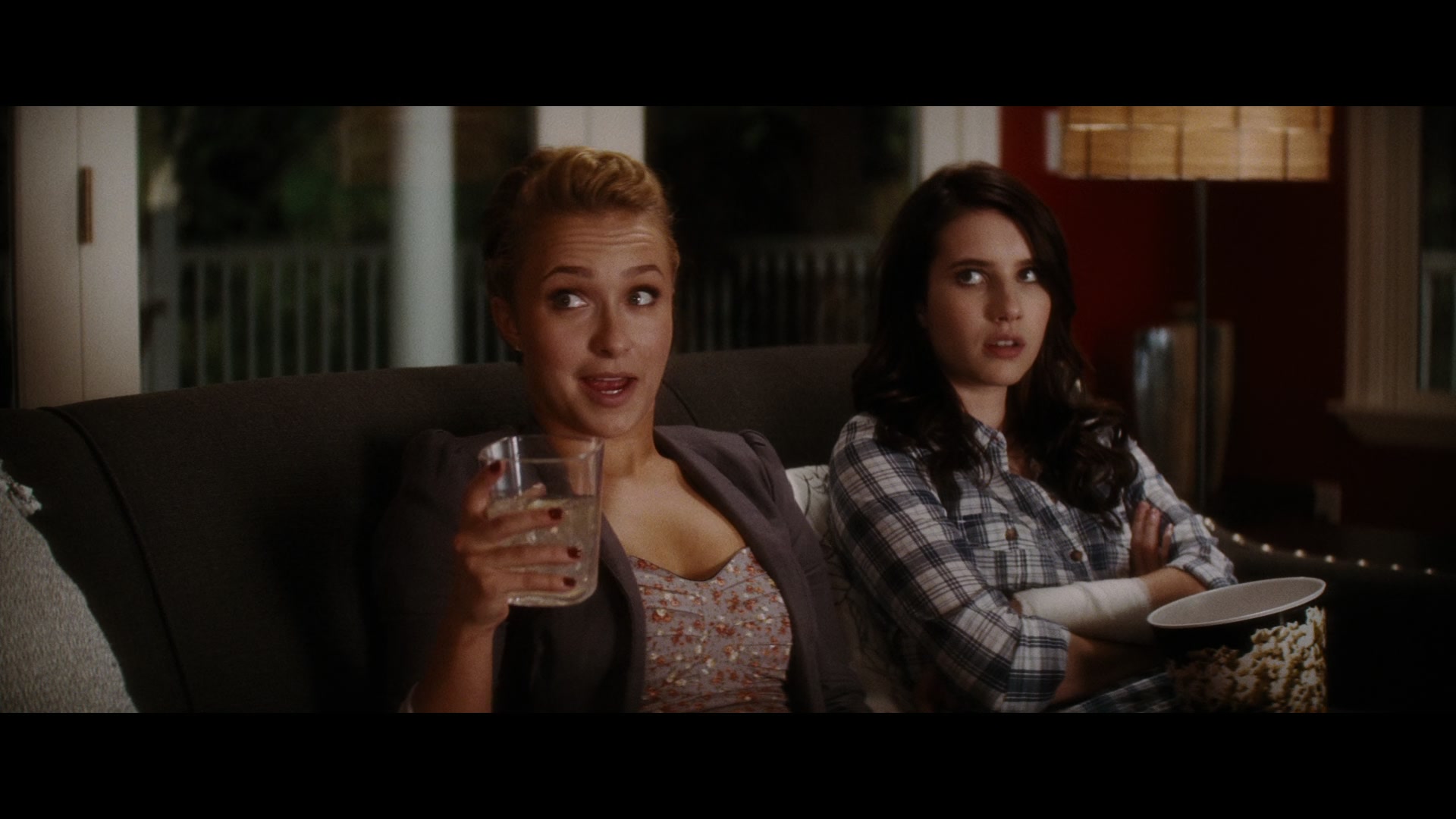 Scream_4_2011_1080p_10421~0.jpg Scream_4_2011_1080p_10421~0.jpg