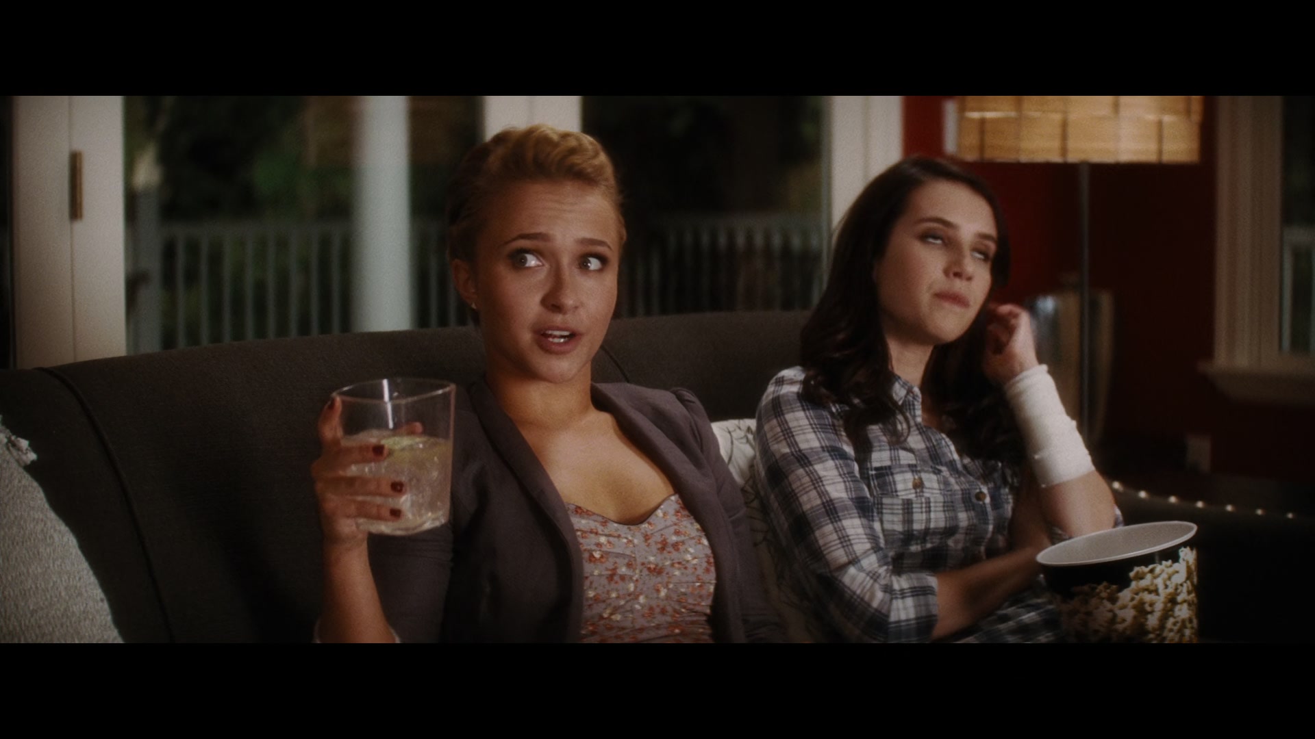 Scream_4_2011_1080p_10435~0.jpg Scream_4_2011_1080p_10435~0.jpg