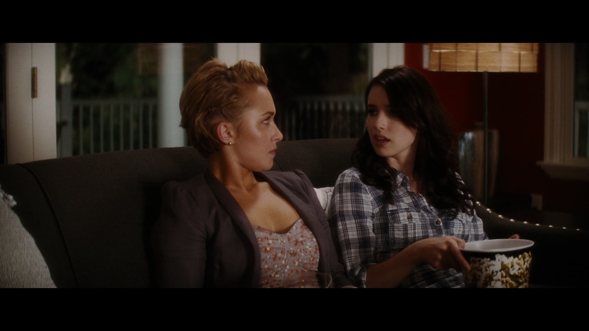 Scream_4_2011_1080p_10489~0.jpg Scream_4_2011_1080p_10489~0.jpg