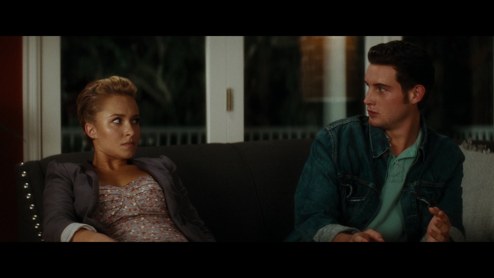Scream_4_2011_1080p_11125~0.jpg