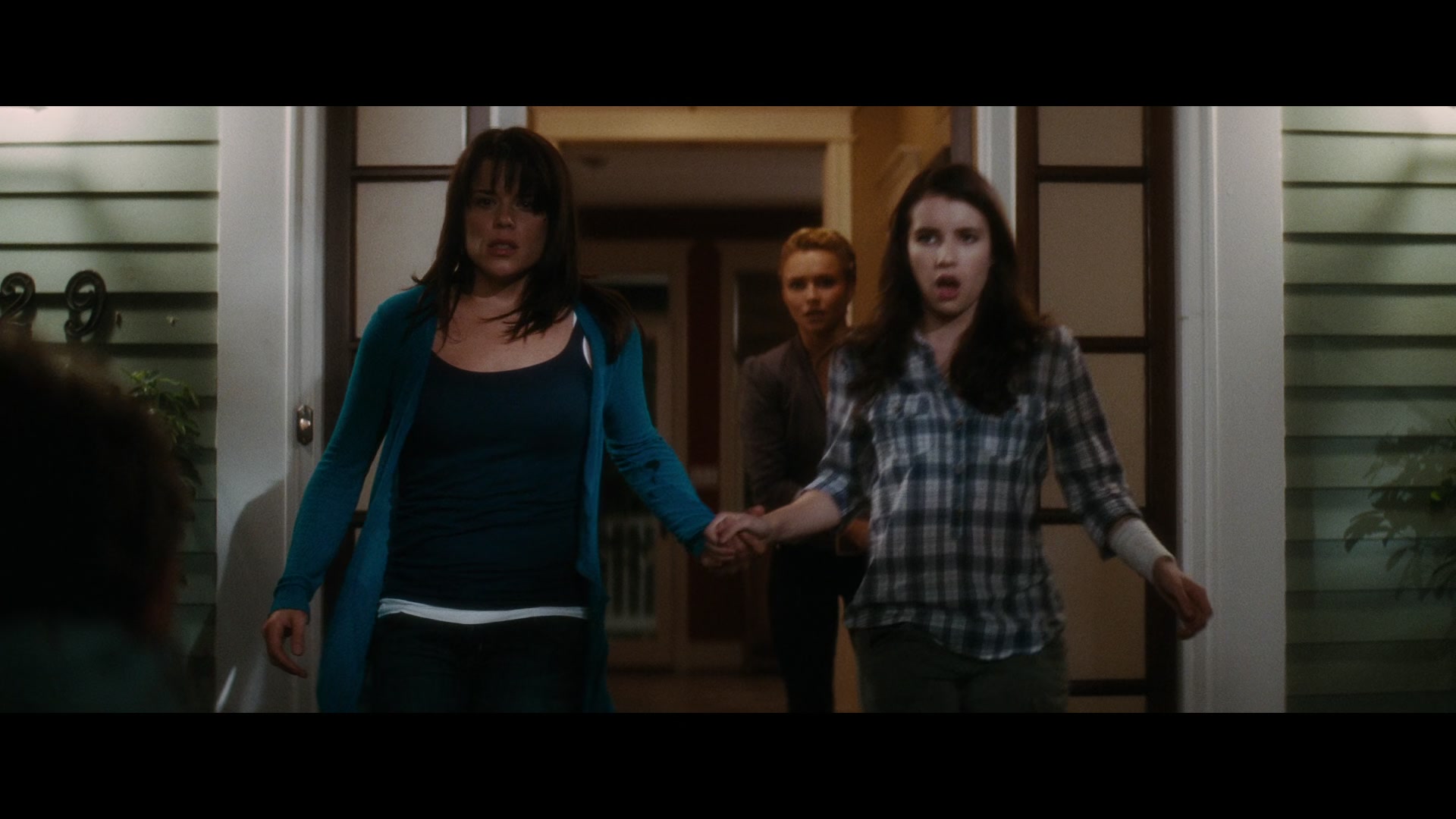 Scream_4_2011_1080p_11458~0.jpg