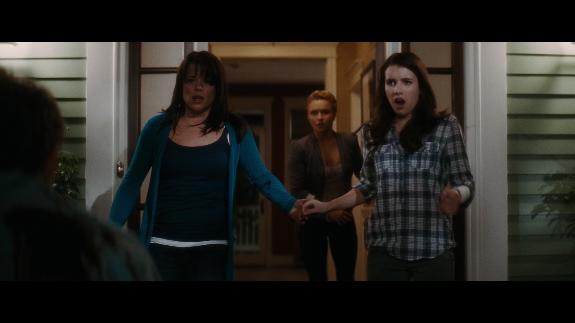 Scream_4_2011_1080p_11459~0.jpg Scream_4_2011_1080p_11459~0.jpg