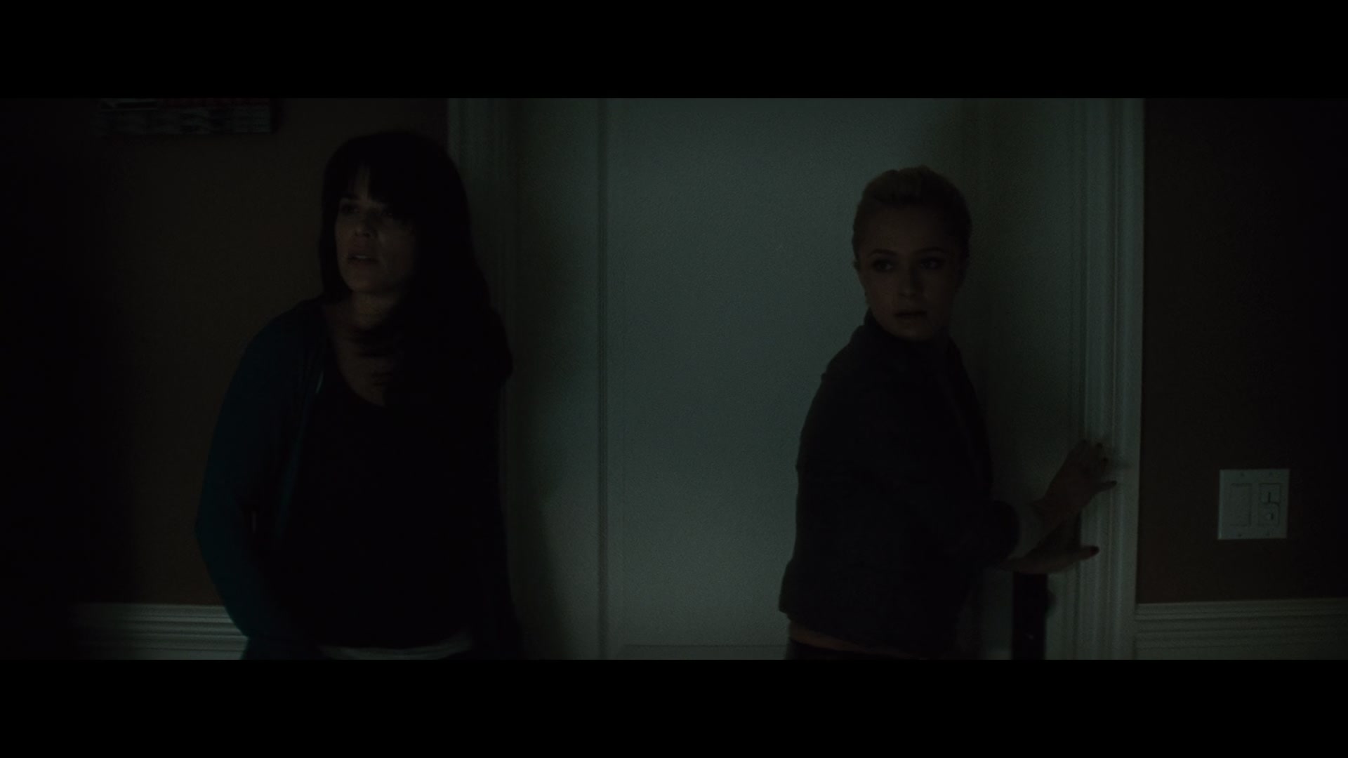 Scream_4_2011_1080p_11787~0.jpg Scream_4_2011_1080p_11787~0.jpg