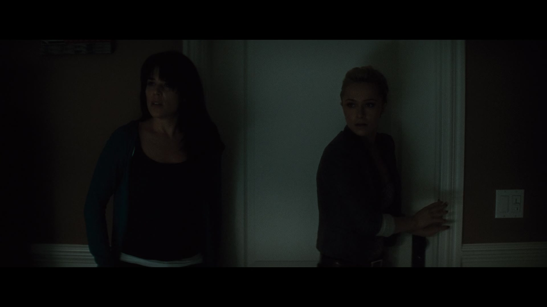 Scream_4_2011_1080p_11788~0.jpg