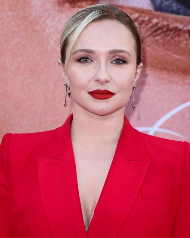 LAPremiere_Blonde_Hollywood_September_2022_281729.jpg